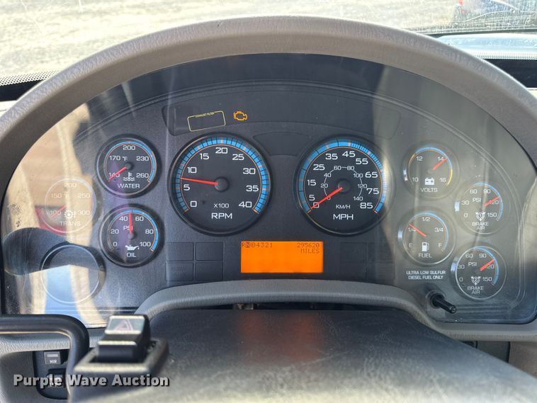 image for item DW6676 2010 International 4300 truck cab and chassis