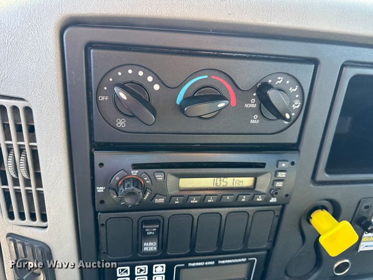 image for item DW6676 2010 International 4300 truck cab and chassis