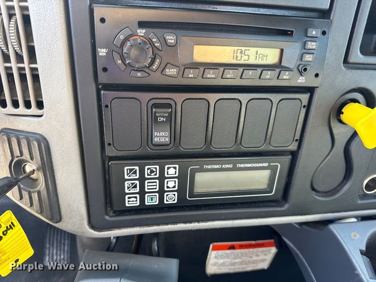 image for item DW6676 2010 International 4300 truck cab and chassis