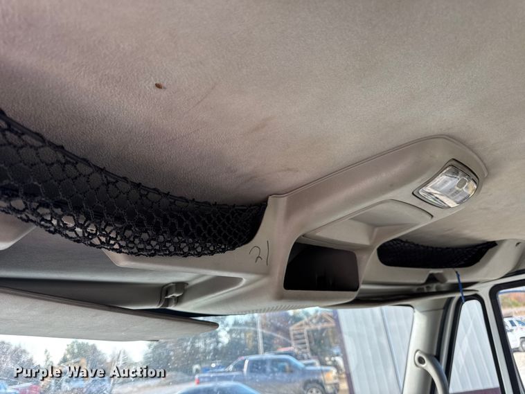 image for item DW6676 2010 International 4300 truck cab and chassis