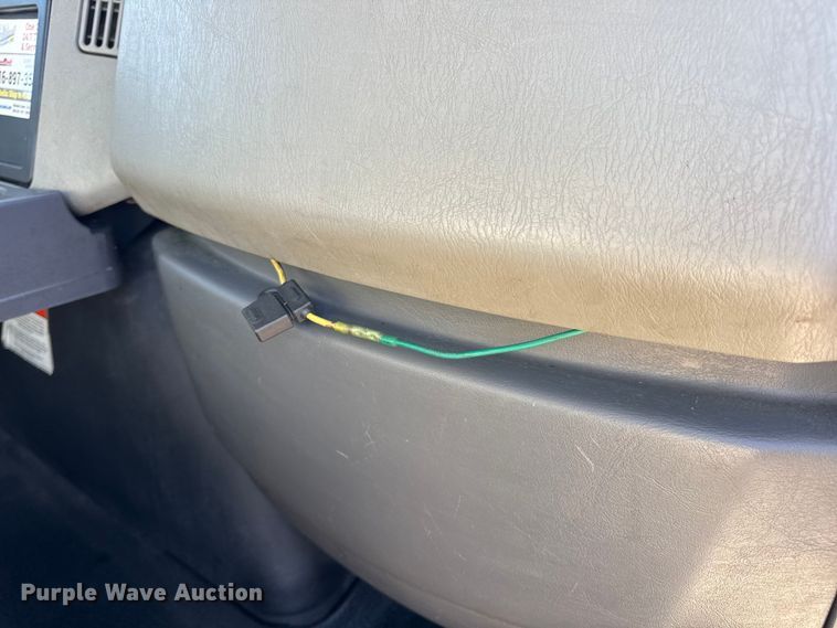 image for item DW6676 2010 International 4300 truck cab and chassis