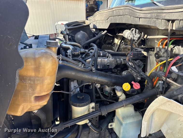 image for item DW6676 2010 International 4300 truck cab and chassis