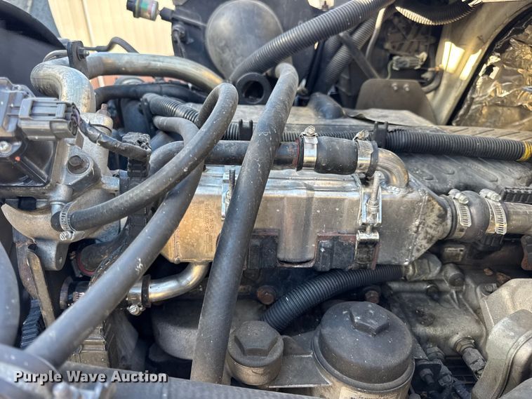 image for item DW6676 2010 International 4300 truck cab and chassis