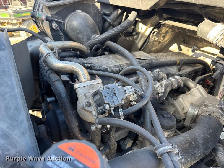 image for item DW6676 2010 International 4300 truck cab and chassis