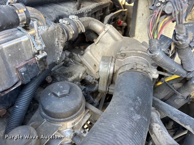 image for item DW6676 2010 International 4300 truck cab and chassis