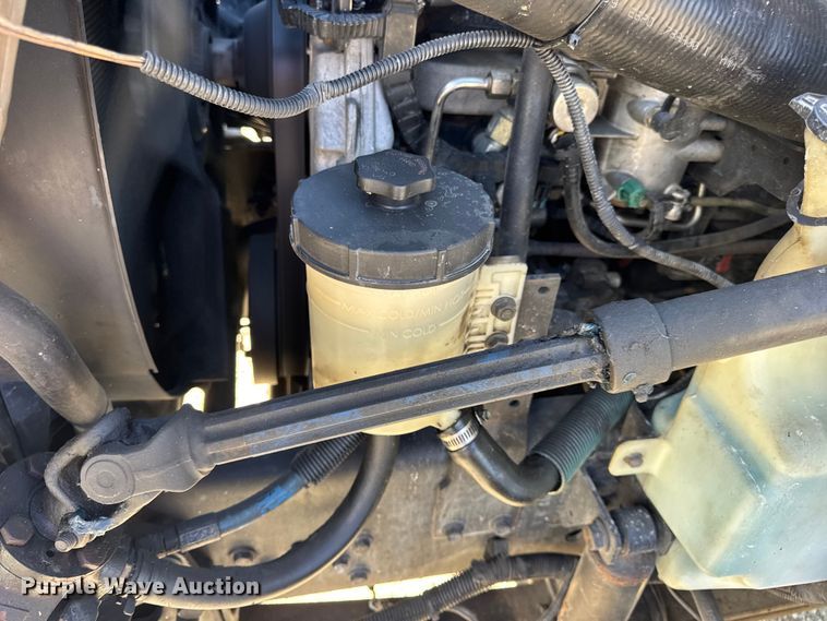 image for item DW6676 2010 International 4300 truck cab and chassis