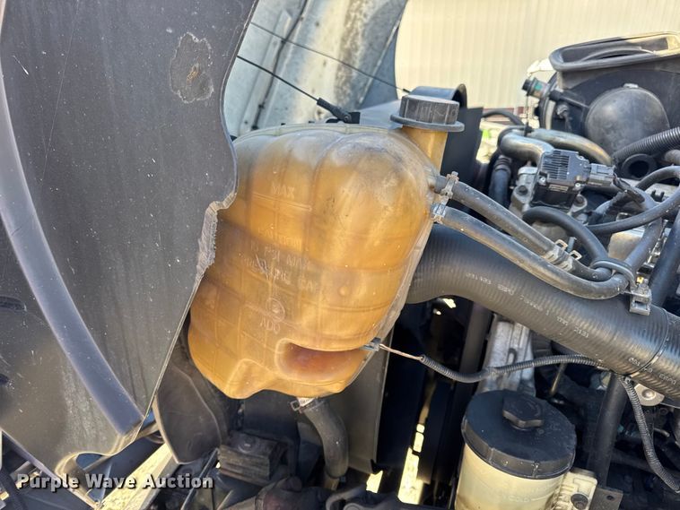 image for item DW6676 2010 International 4300 truck cab and chassis