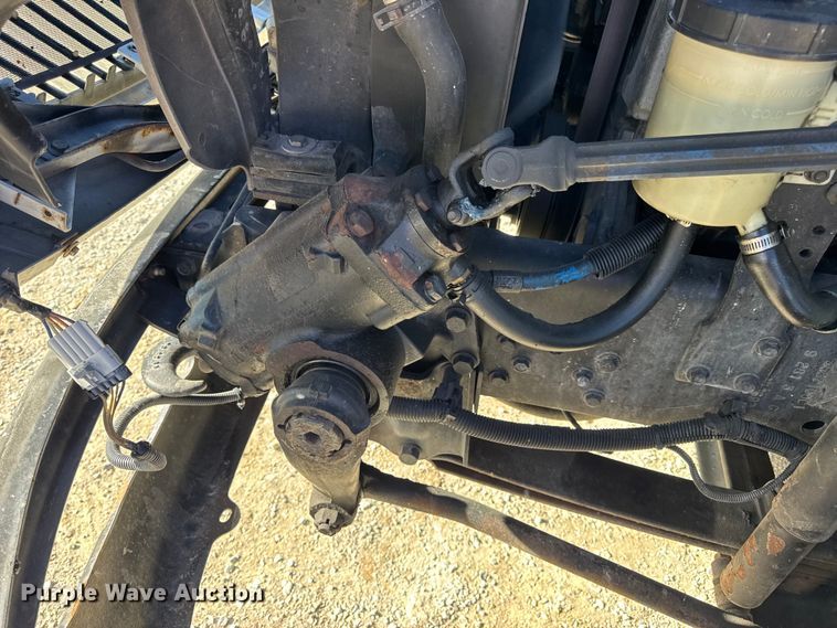 image for item DW6676 2010 International 4300 truck cab and chassis