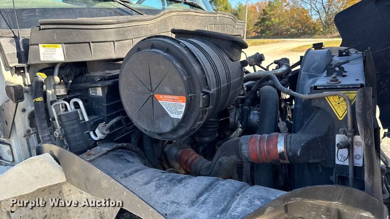 image for item DW6676 2010 International 4300 truck cab and chassis