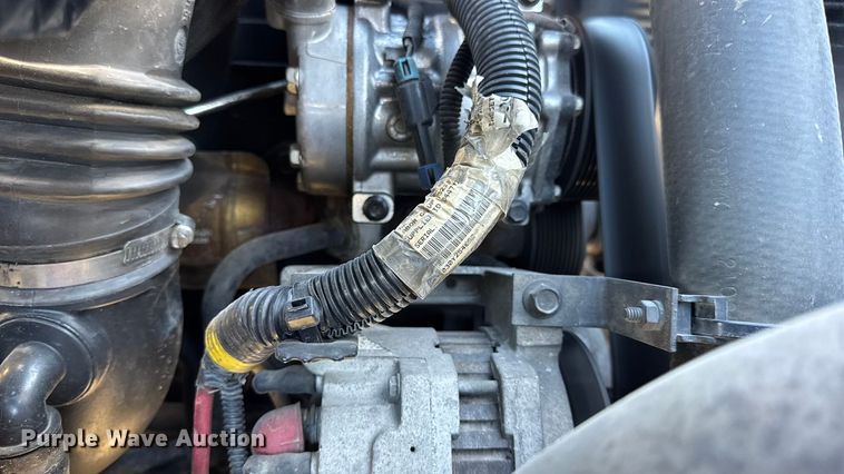 image for item DW6676 2010 International 4300 truck cab and chassis