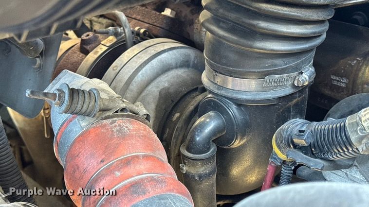 image for item DW6676 2010 International 4300 truck cab and chassis