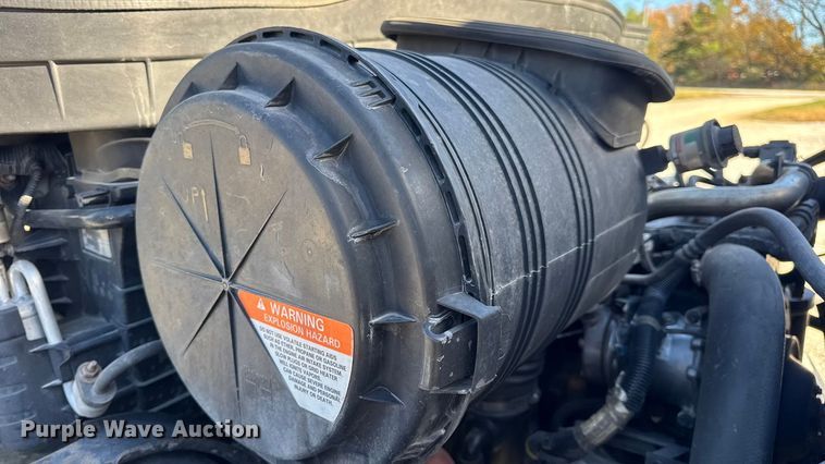 image for item DW6676 2010 International 4300 truck cab and chassis