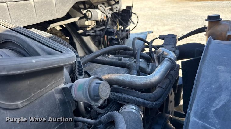 image for item DW6676 2010 International 4300 truck cab and chassis