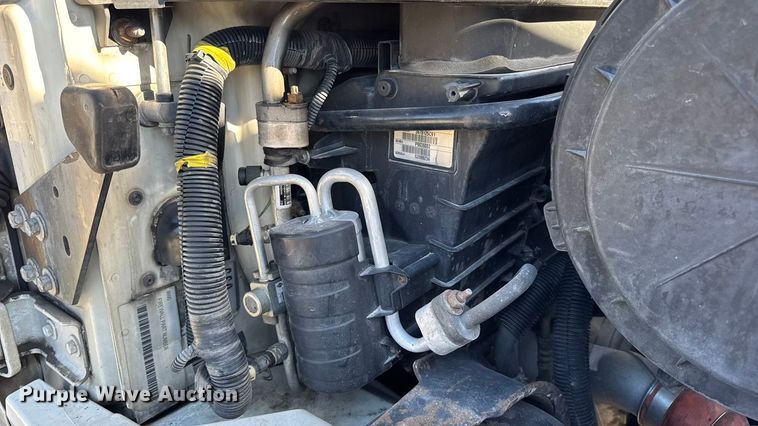 image for item DW6676 2010 International 4300 truck cab and chassis