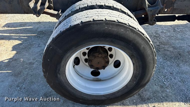 image for item DW6676 2010 International 4300 truck cab and chassis