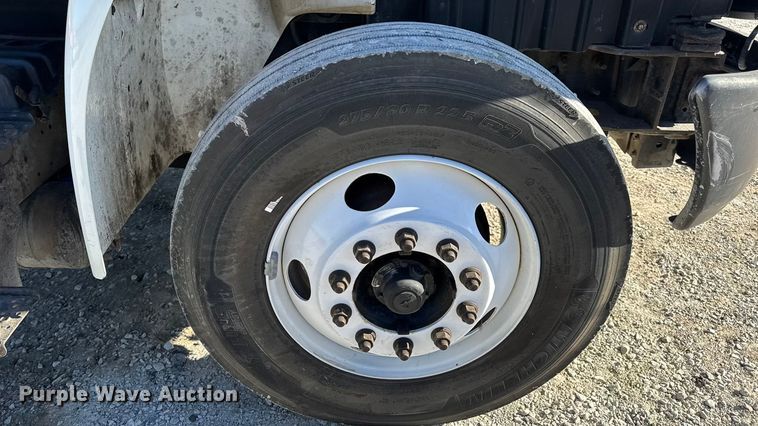 image for item DW6676 2010 International 4300 truck cab and chassis