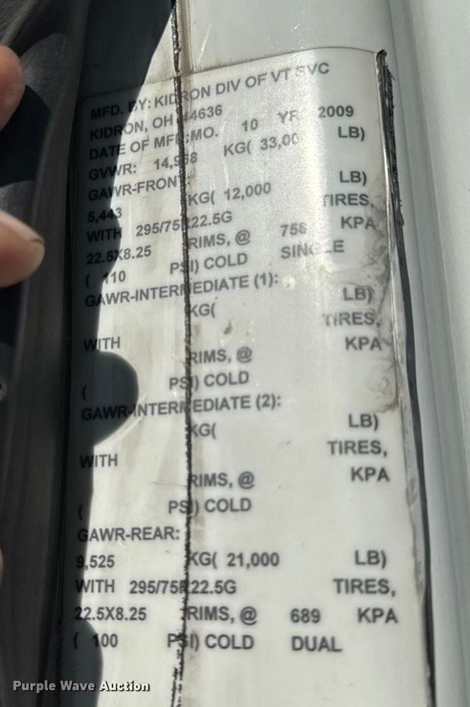 image for item DW6676 2010 International 4300 truck cab and chassis