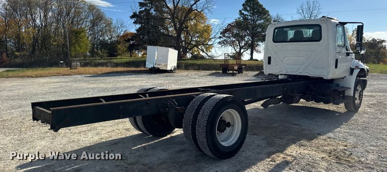 image for item DW6678 2010 International 4300 truck cab and chassis