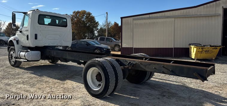 image for item DW6678 2010 International 4300 truck cab and chassis