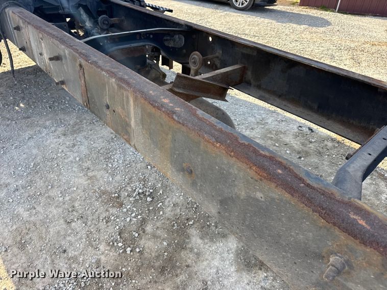 image for item DW6678 2010 International 4300 truck cab and chassis