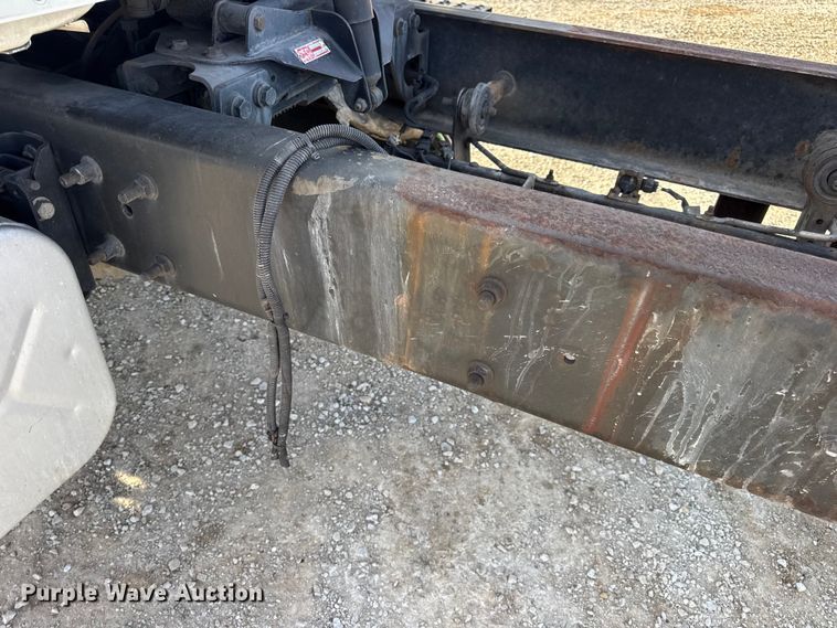 image for item DW6678 2010 International 4300 truck cab and chassis