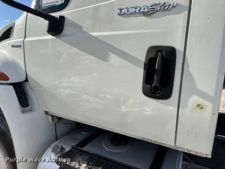 image for item DW6678 2010 International 4300 truck cab and chassis