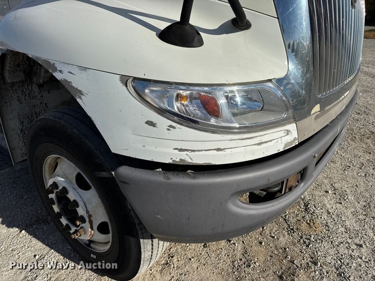 image for item DW6678 2010 International 4300 truck cab and chassis