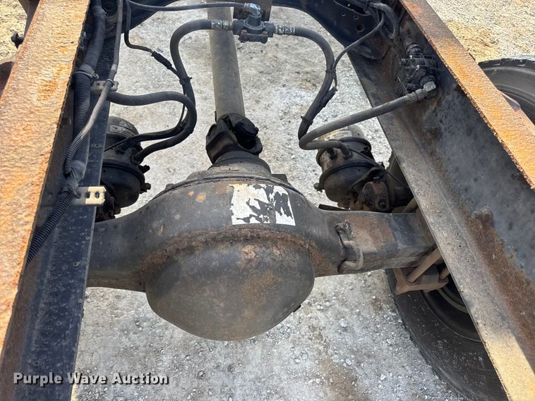 image for item DW6678 2010 International 4300 truck cab and chassis