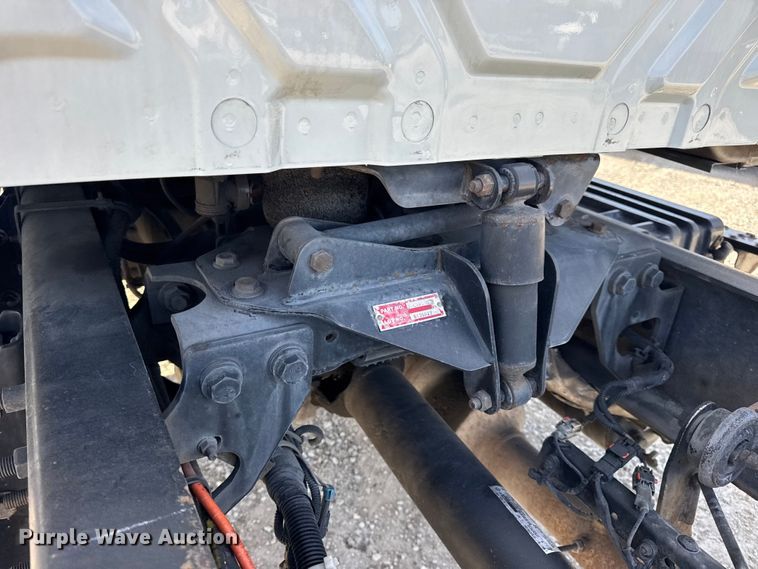 image for item DW6678 2010 International 4300 truck cab and chassis