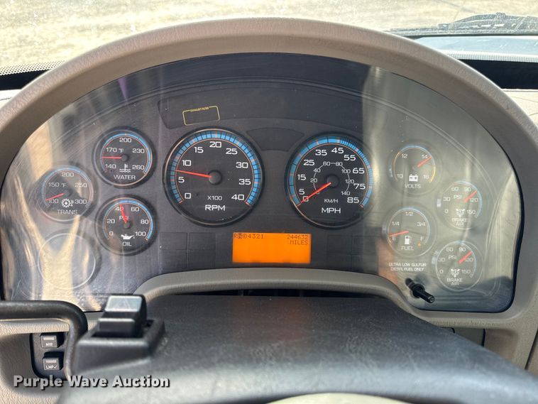 image for item DW6678 2010 International 4300 truck cab and chassis