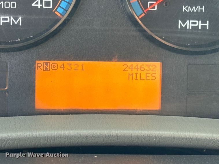 image for item DW6678 2010 International 4300 truck cab and chassis