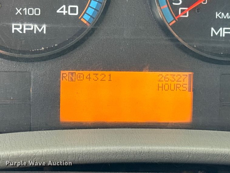 image for item DW6678 2010 International 4300 truck cab and chassis