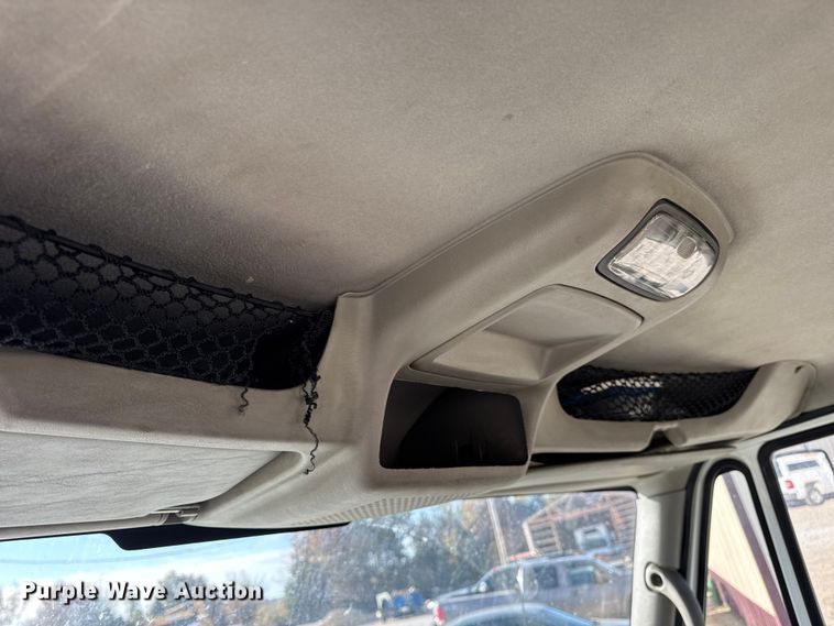 image for item DW6678 2010 International 4300 truck cab and chassis