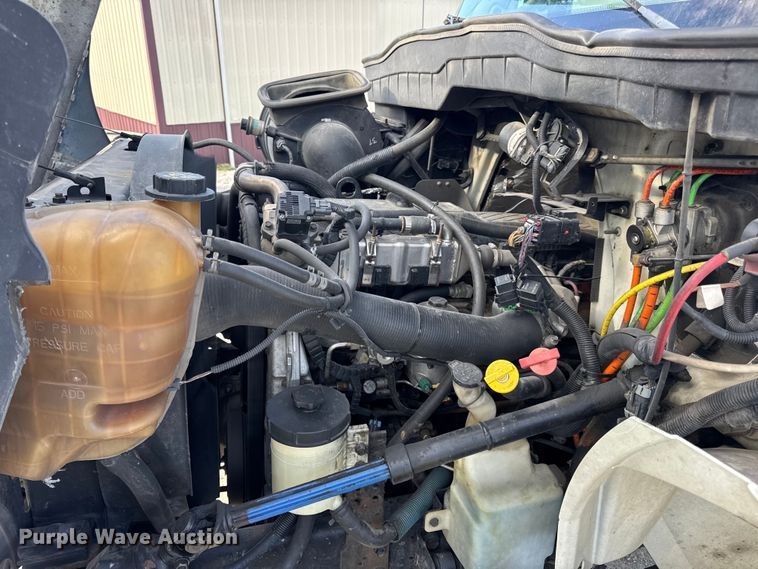 image for item DW6678 2010 International 4300 truck cab and chassis