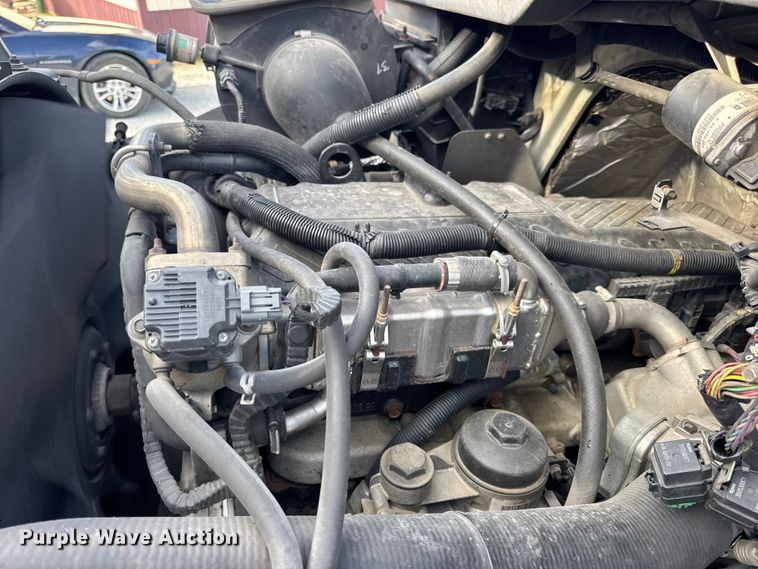 image for item DW6678 2010 International 4300 truck cab and chassis