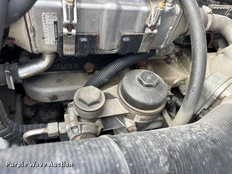 image for item DW6678 2010 International 4300 truck cab and chassis