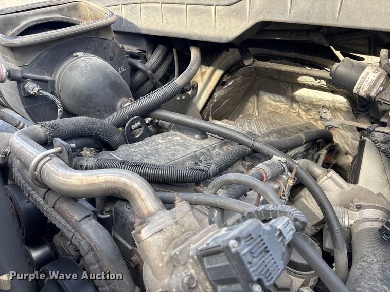 image for item DW6678 2010 International 4300 truck cab and chassis