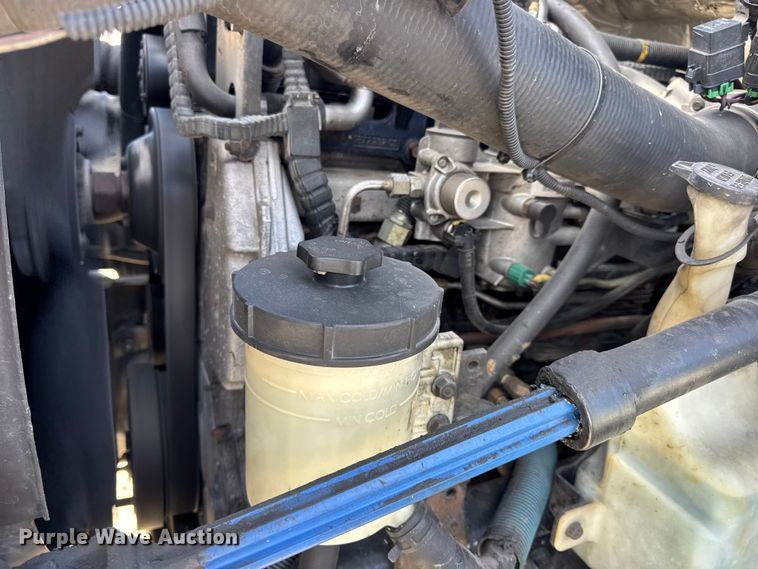 image for item DW6678 2010 International 4300 truck cab and chassis