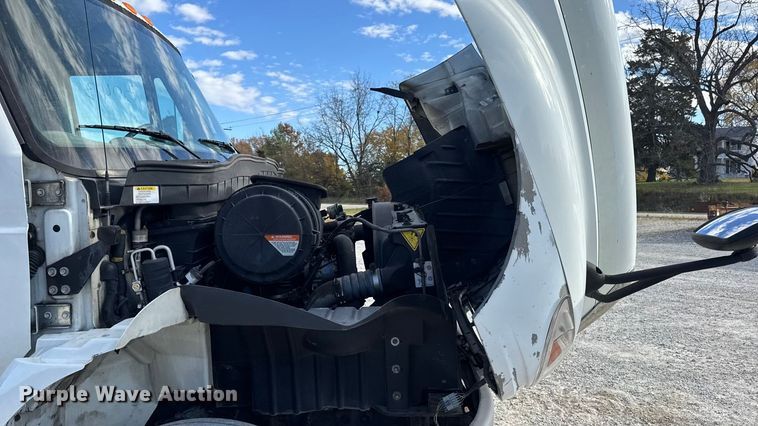 image for item DW6678 2010 International 4300 truck cab and chassis