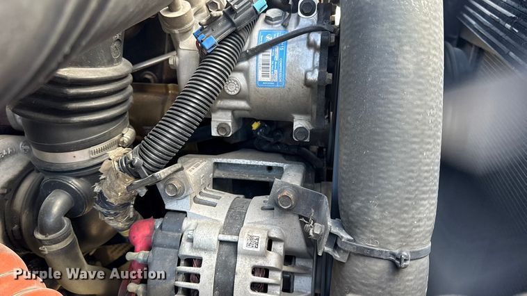 image for item DW6678 2010 International 4300 truck cab and chassis