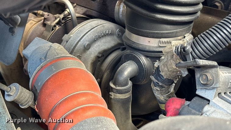 image for item DW6678 2010 International 4300 truck cab and chassis