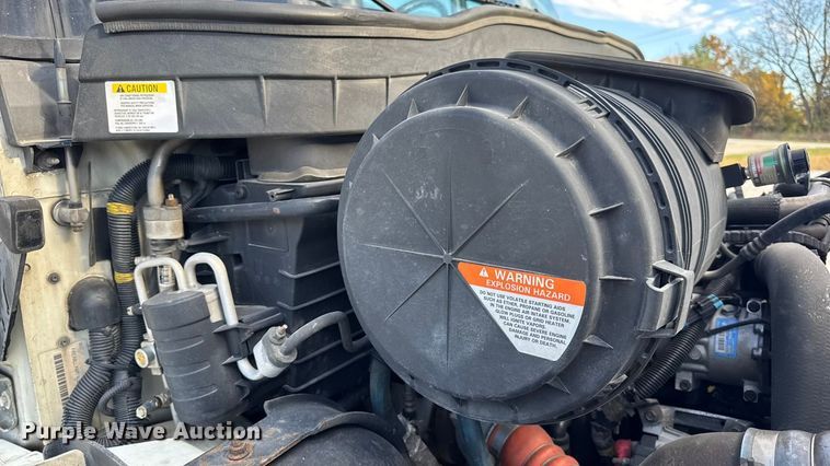 image for item DW6678 2010 International 4300 truck cab and chassis