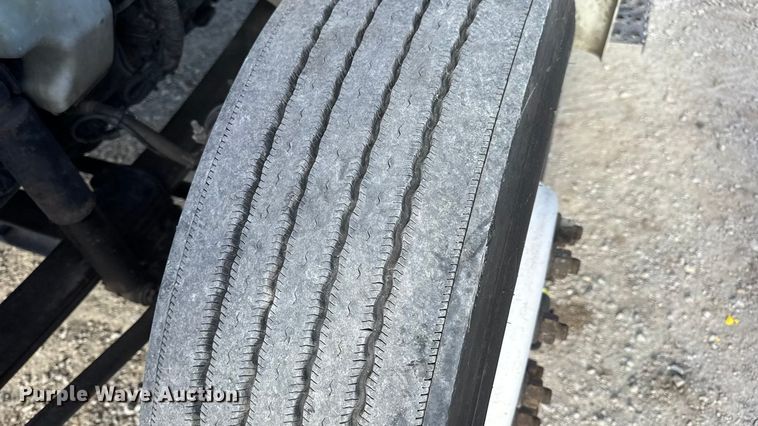 image for item DW6678 2010 International 4300 truck cab and chassis