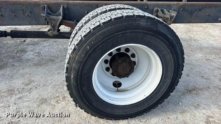 image for item DW6678 2010 International 4300 truck cab and chassis