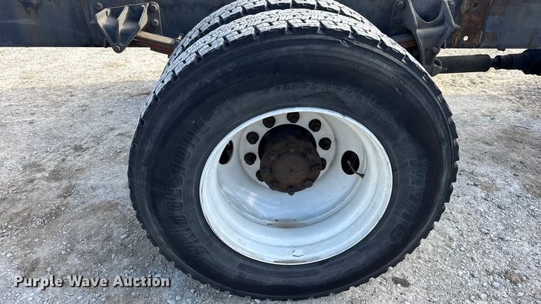 image for item DW6678 2010 International 4300 truck cab and chassis