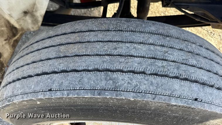 image for item DW6678 2010 International 4300 truck cab and chassis