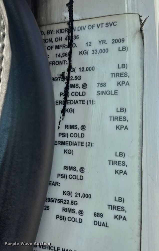 image for item DW6678 2010 International 4300 truck cab and chassis