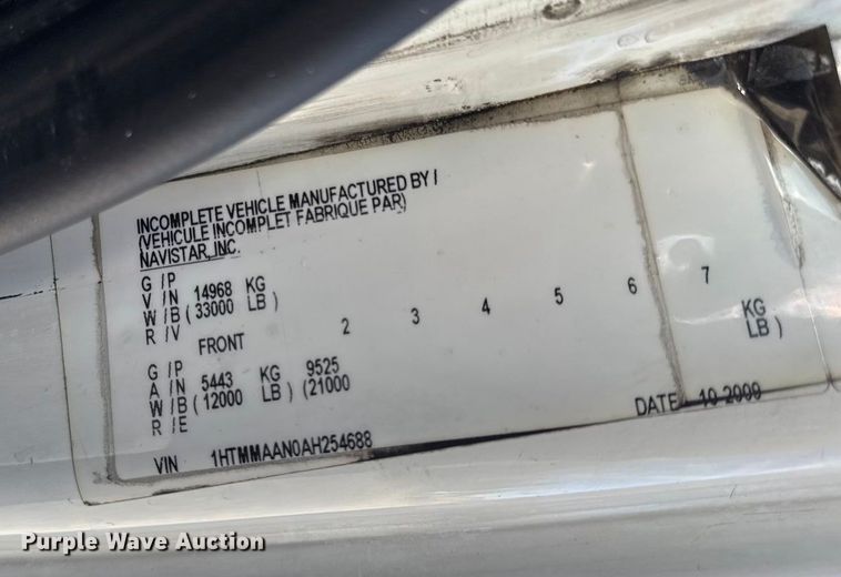 image for item DW6678 2010 International 4300 truck cab and chassis