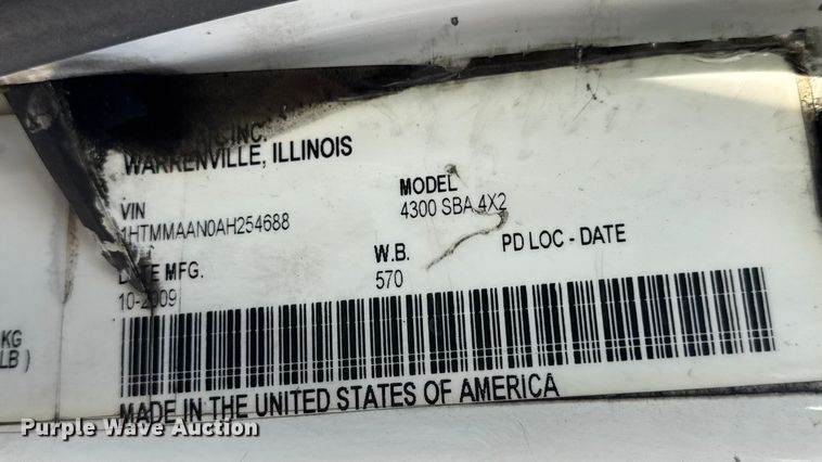 image for item DW6678 2010 International 4300 truck cab and chassis