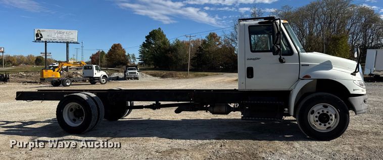 image for item DW6679 2010 International 4300 truck cab and chassis